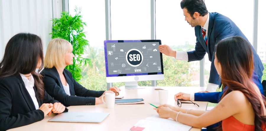 digital agency staff in blue dress explaining about seo importnace of the website to the clients in the united states of america